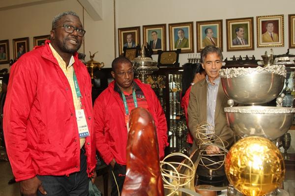 Angolanos visitaram Salo de Trofus do clube