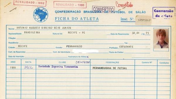 Ficha de Juninho Pernambucano na Confederao Brasileira de Futsal, quando estava no Votorantim