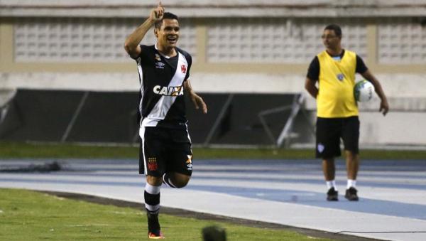 derson comemora o gol o nico gol do Vasco na derrota para o Paysandu, no Mangueiro