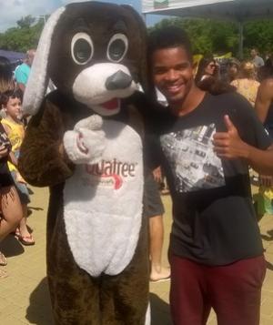 Lateral Lorran participa de evento de adoo de animais em Cabo