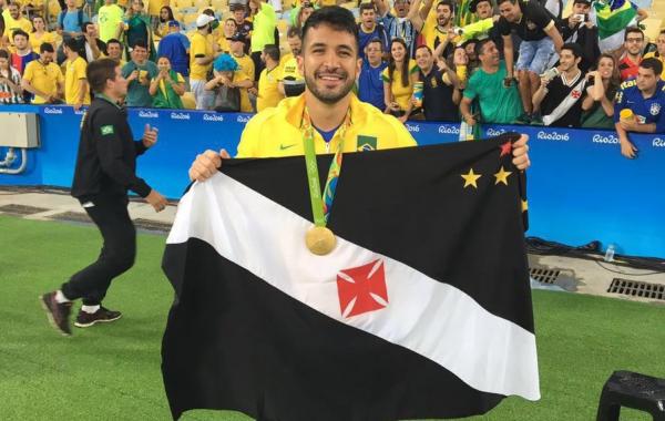 No dia 20 de agosto, Luan se sagrou campeo olmpico no Futebol masculino do Rio 2016