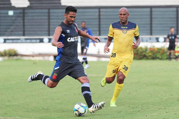 Luan e Souza no jogo-treino Vasco 0 x 0 Madureira