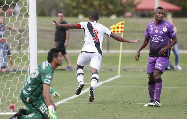 Rodrigo comemora gol da vitria contra o Barcelona de Guayaquil