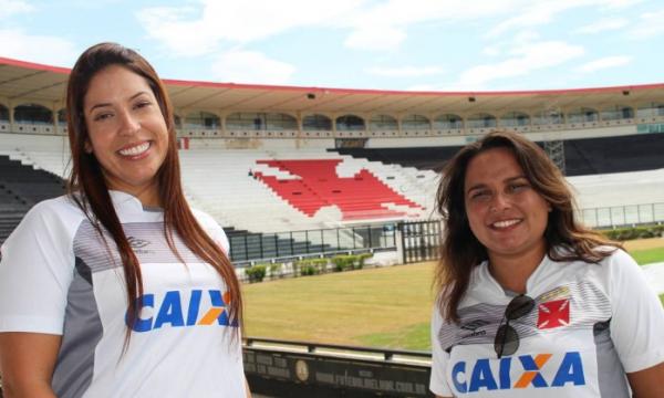 Melina ( esquerda), ao lado de Mara: as mulheres do Vasco
