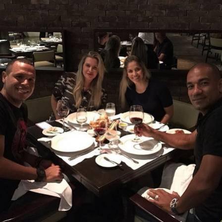 Casais jantaram juntos assim que Luis Fabiano e famlia chegaram ao Rio