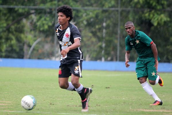 Joo Laranjeira em ao no Carioca sub-17 de 2016