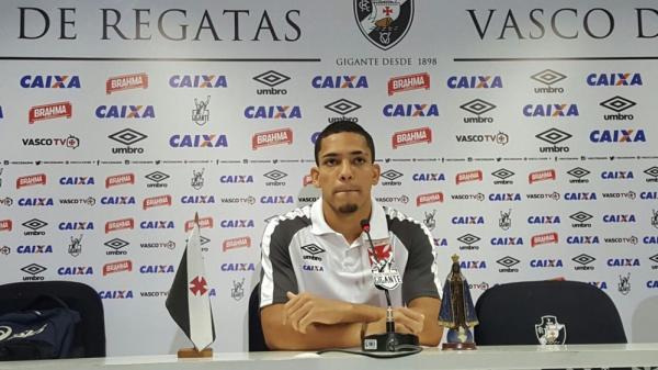 Gilberto durante entrevista coletiva: reencontro com o Botafogo e o amigo Sass