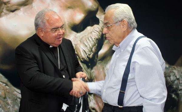 Cardeal Dom Orani Tempesta e presidente Eurico Miranda oficializam realizao da missa campal em So Janurio