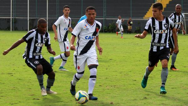 Pedro Bezerra marcou o gol da vitória em Niterói