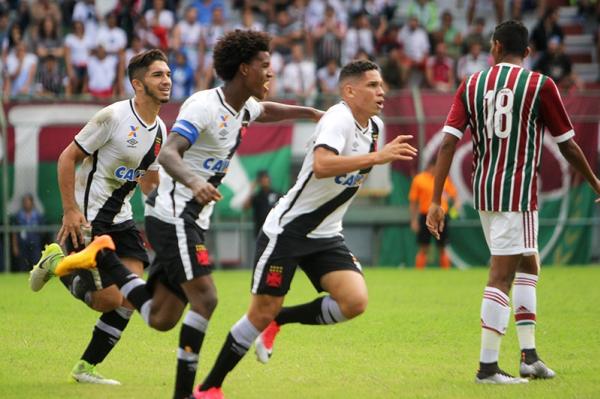 Andrey, Alan e Paulinho festejam gol no Fluminense na decisão da Taça GB