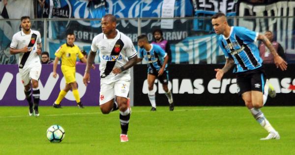 Manga ganhou oportunidade no time titular do Vasco contra o Grêmio