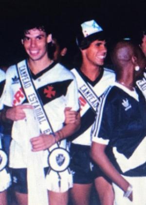 Paulo Roberto (e) e Milton Mendes (d) com as faixas de campeões cariocas de 87