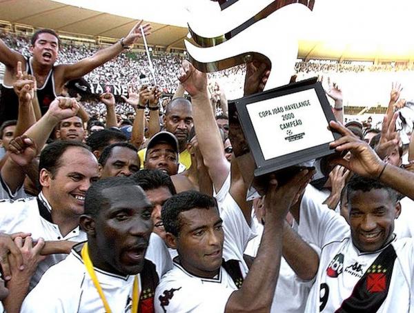 Odvan comemorando o Campeonato Brasileiro de 2000