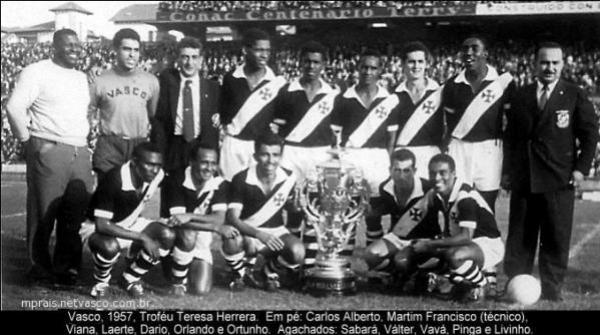 Time do Vasco dias antes de golear o Barcelona por 7 a 2, em 1957