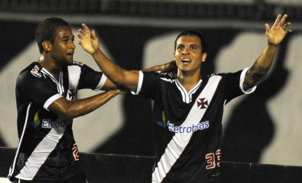 Ramon comemora gol em sua primeira passagem pelo Vasco