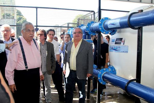 Presidente Eurico Miranda mostra aos convidados todos os equipamentos recebidos do CBC