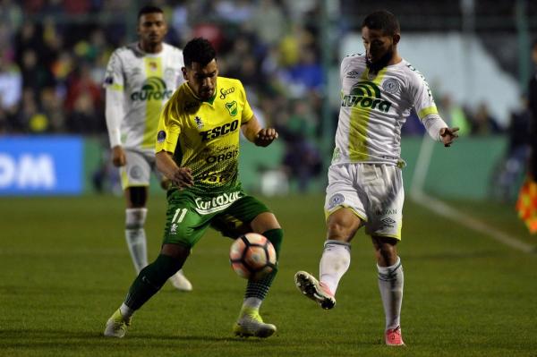 Andrés Rios em ação contra a Chapecoense pela Copa Sul-Americana