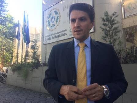 Delegado Fábio Cardoso comanda as infvestigações sobre a morte de torcedor do Vasco