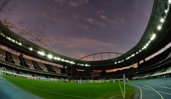 Arquibancada vazia deixou mais melancólico o sonolento empate entre Vasco e Santos