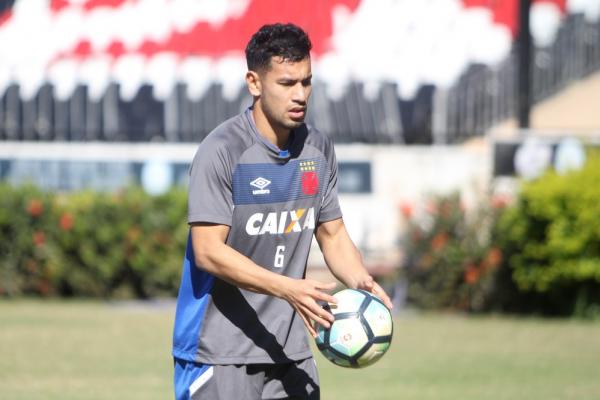 Andrés Rios já treina com o Vasco e pode fazer estreia no domingo, contra o Atlético-MG