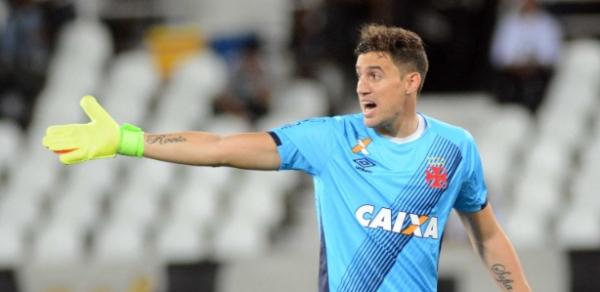 Martin Silva em ação pelo Vasco; goleiro defende a seleção uruguaia 