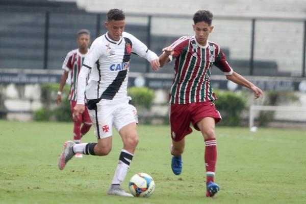  Arthur Sales em ação contra o Fluminense no 1º turno