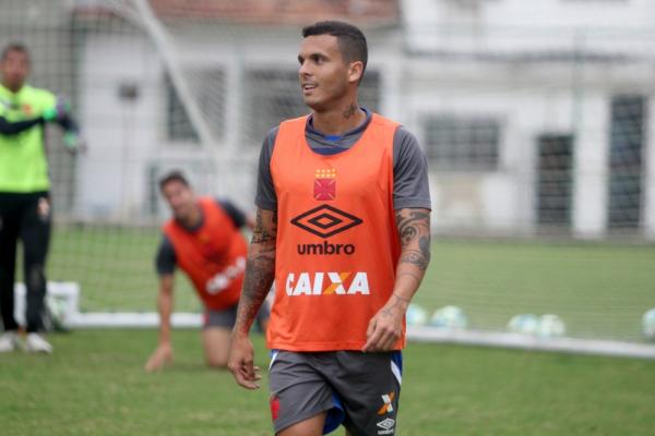 Ramon treinou em Sâo Januário nesta terça-feira