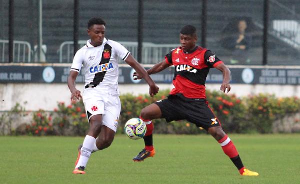  Ulisses em ação contra o Flamengo na Taça Rio