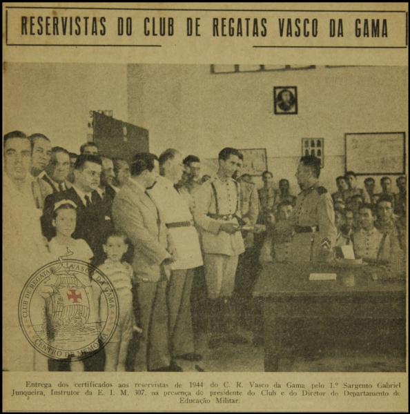 Cerimônia de entrega de Certificado de Reservistas da Escola de Instrução Militar Nº307. São Januário/RJ, 1944