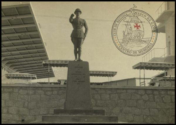 O Monumento ao Atirador (ou Monumento em Homenagem aos Atiradores do Brasil), escultura em bronze, inaugurado em 11 de outubro de 1942, constitui-se em uma homenagem feita pelo então Presidente do Clube, Cyro Aranha, à Escola de Instrução Militar Nº 307, o popular Tiro de Guerra do Vasco