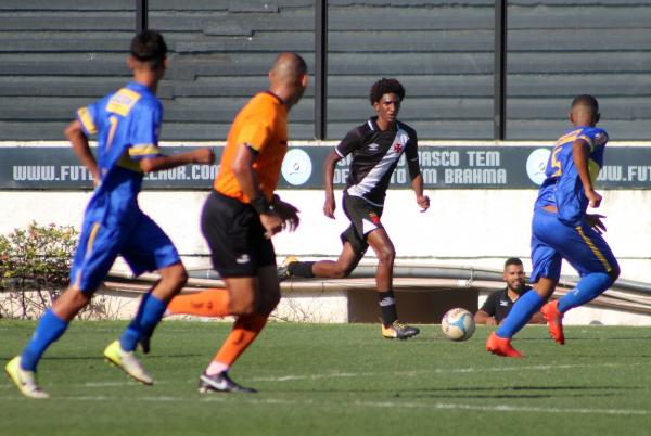 Talles voltou a ser decisivo para a equipe sub-15 do Vasco