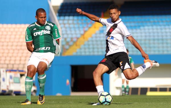 Marrony em ação contra o Palmeiras no Brasileiro sub-20