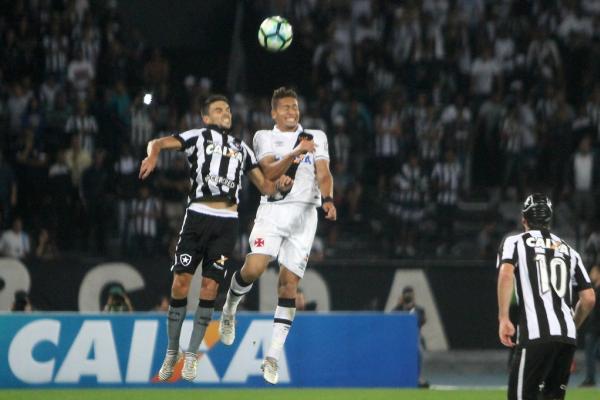 Jean em ação contra o Botafogo no primeiro turno