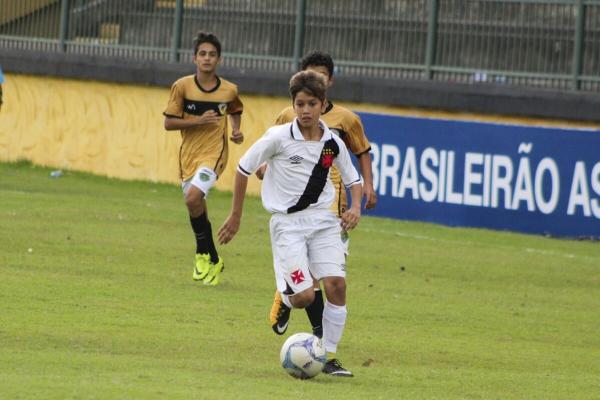 Guga Lucena em ação contra o Tigres na partida do sub-13