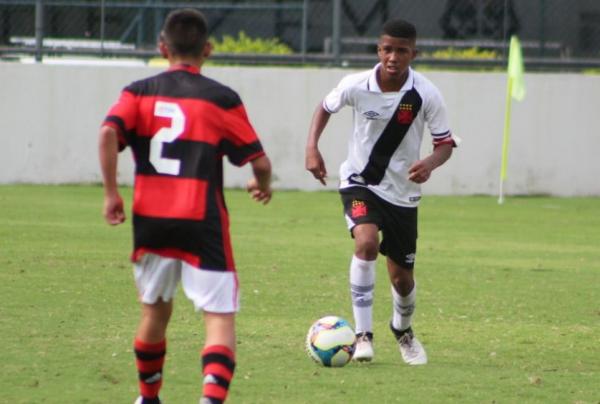 Andrey em ação contra o Flamengo na primeira etapa do clássico