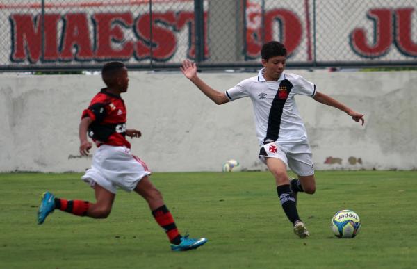  Kaique na vitória do sub-12 sobre o Flamengo na Gávea