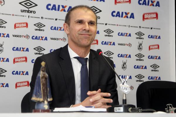 Milton Mendes, novo técnico do Vasco, é apresentado (20/03)