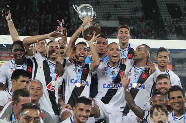 Vasco vence o Botafogo por 2 a 0 e é campeão da Taça Rio após 13 anos (16/04)