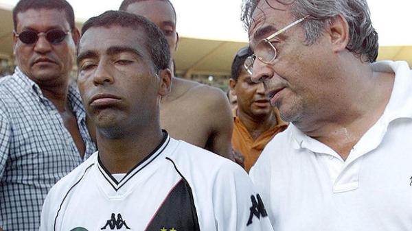 Romário ao lado de Eurico Miranda, em 2001