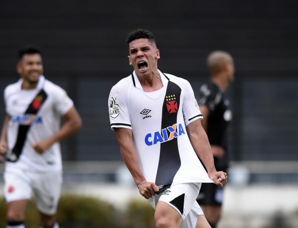 Vasco x Ponte Preta São Januário Paulinho gol