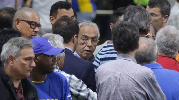 Eurico Miranda encara Julio Brant, de costras, na eleição do dia 7 de novembro