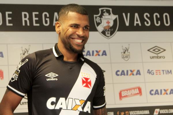 Fora dos planos de Rogério Ceni, Breno foi contratado pelo Vasco por empréstimo até dezembro