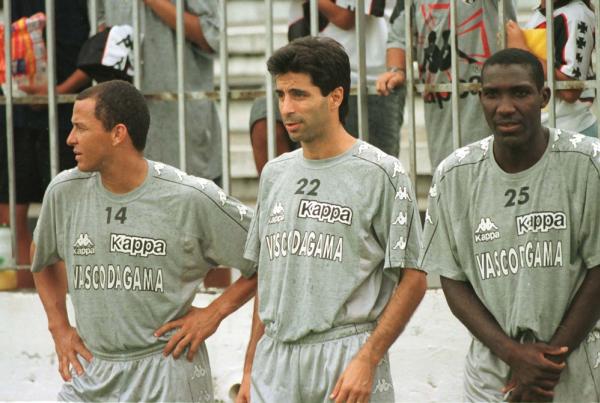 Válber, Mauro Galvão e Odvan durante treino do Vasco