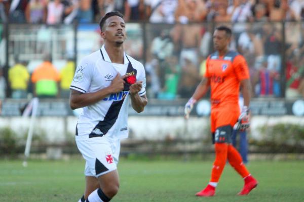 Caio Monteiro festeja gol marcado no São Paulo