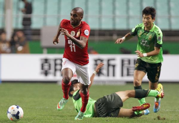 Muriqui voltou ao Guangzhou em 2017 após passagem discreta no Vasco