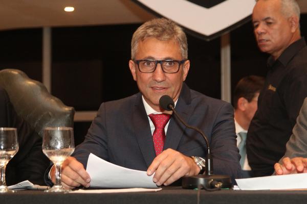 Presidente Alexandre Campello se emocionou durante o discurso