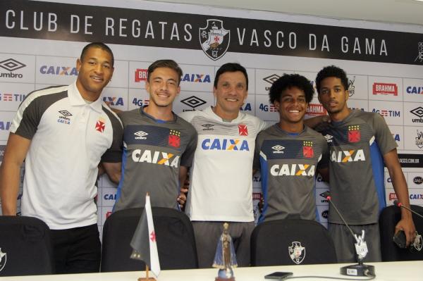Lucão, Caio Lopes, Sergipe e Miranda acompanharam uma das coletivas do técnico Zé Ricardo