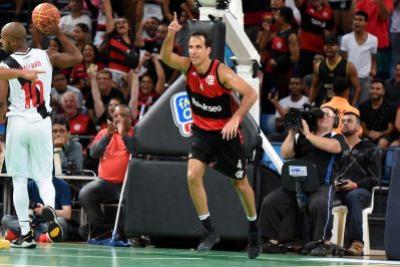 Com grande atuação de Marcelinho, Flamengo bateu Vasco no primeiro confronto direto entre os times no NBB CAIXA 17/18