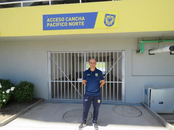 Francisco Bozan, técnico da Universidad de Concepción, no Estádio Municipal