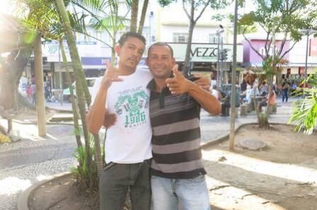 Valdiram e seu amigo Airton, que ele conheceu nas ruas de Bonsucesso